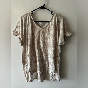 SEVEN 7 Womens Size M Short Sleeve Floral Print Cotton Blend V Neck T Tee Shirt